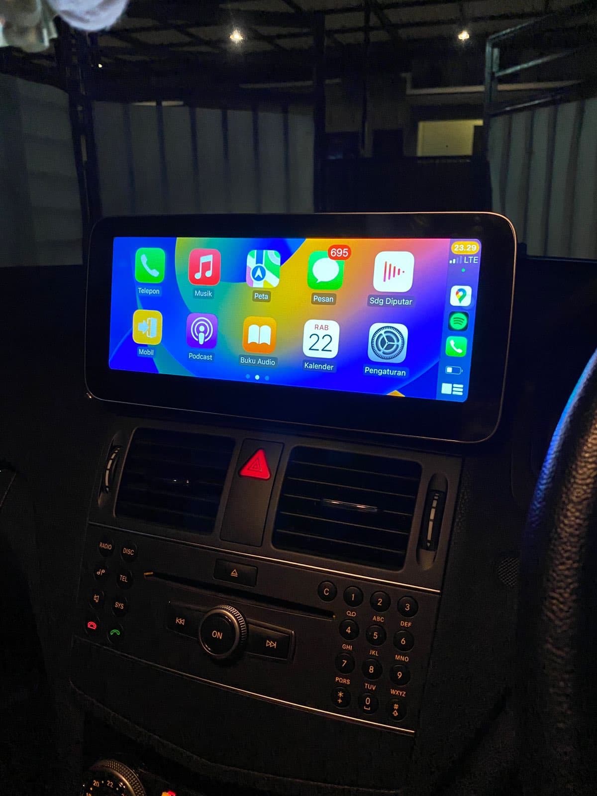 Android Head Unit in Mercedes